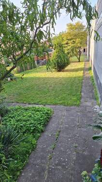 Gartenansicht - *Weihnachtspreis! Sanierungsbedürftiges 1-FH in BraunschweigBroitzem m. schmalen u. sehr schönem GrundstückGarten inkl. Anbau u. Garagen