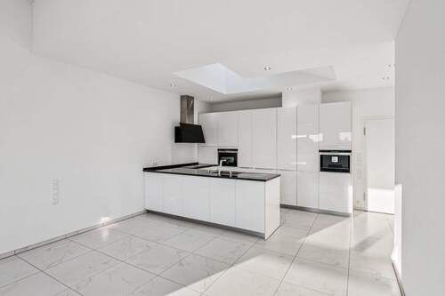 offenes Wohnkonzept mit hohen Decken - 