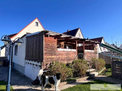 Einfamilienhaus mit Terrasse, großzügigem Garten und Garage... - 