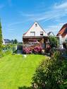 Ihr rückwärtiger Gartenbereich zur Immobilie des Ein-/Zweifamilienhauses - 
