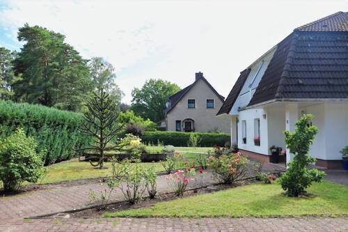 Vorgarten - 8 Zimmer Mehrfamilienhaus, Wohnhaus zum Kaufen in Bernau