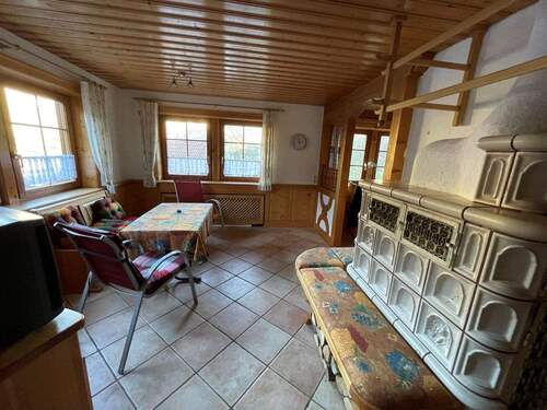 Kachelofen mit Ofenbank - 