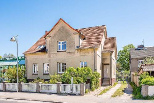 Vorderansicht - Großzügiges Einfamilienhaus mit Einliegerwohnung und Remise