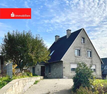 Ansicht - Einfamilienhaus in begehrter Bad Lobensteiner Wohnlage mit Garage und Garten!
