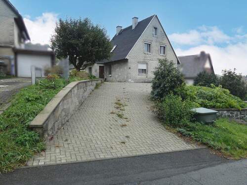 Zuwegung zum Wohnhaus - Einfamilienhaus mit 200,00 m² in Bad Lobenstein zum Kaufen
