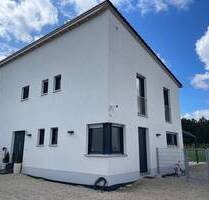 Freistehendes Haus mit Doppelgarage und Lager in Burgthann-Oberferrieden