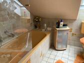 Bad mit Badewanne und WC - 