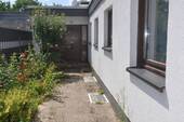Haustür - Bungalow in Köln-Neubrück - 490.000,00 EUR Kaufpreis, ca.  111,00 m² Wohnfläche