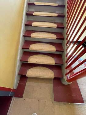 Treppen im Haus.jpeg - 