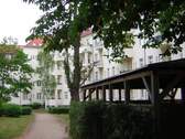Gartenseite mit Balkone.JPG - Sonnige 2-Zi-Balkonwhg, Altbau, 3. OG, 2 gleichgr. Zimmer + große Küche