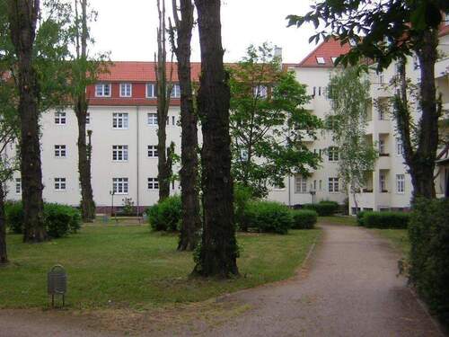 im Innenhof.JPG - Etagenwohnung mit 59,00 m² in Berlin zum Kaufen