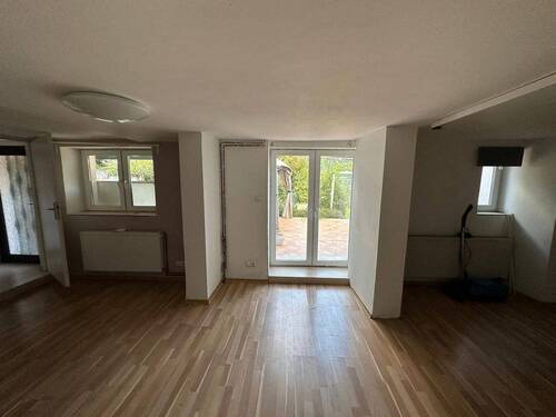 EFH Schlafzimmer mit Zugang zur Terrasse 2 - 