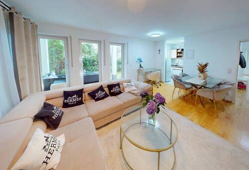 Wohnzimmer - Sofort Bezugsfrei - Stilvolle Erdgeschosswohnung mit zwei Terrassen und Privatgarten