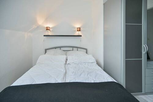 Schlafzimmer 1 WHG Ole.jpg - 