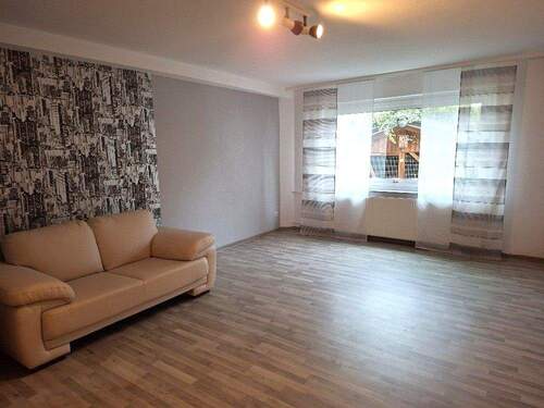 Großes Zimmer EG - Einfamilienhaus mit 180,00 m² in Tann zum Kaufen