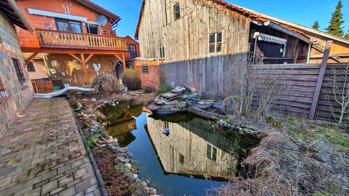 Gartenteich - Einfamilienhaus mit 270,00 m&sup2; in Linden zum Kaufen