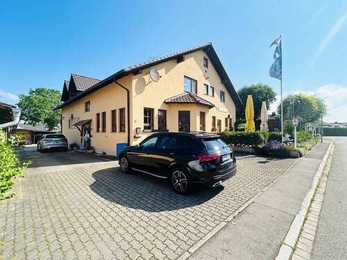 Aussenansicht - 9 Zimmer Mehrfamilienhaus, Wohnhaus in Singen