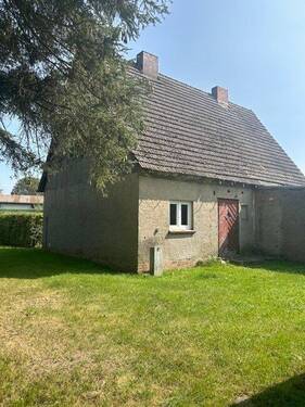 hintere Gartenseite mit Hauseingang - Grundstück in Sundhagen