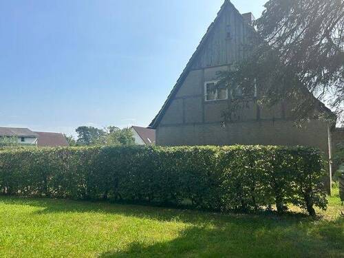 Gibelansicht Haus vom Garten aus gesehen - 