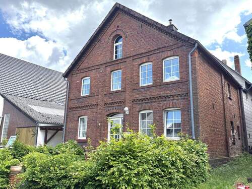 Hausansicht - 4 Zimmer Einfamilienhaus zum Kaufen in Marienmünster