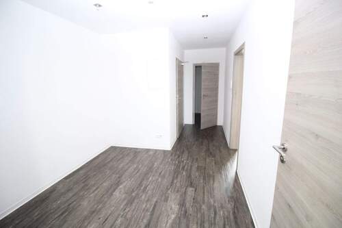 Flur - Etagenwohnung mit 77,00 m&sup2; in Burgstädt zur Miete