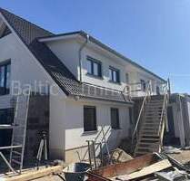 Komplett in 202526 sanierte helle Souterrainwohnung mit 2 Terrassen ! - Neustadt