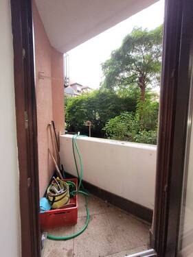 kleiner Balkon vom Schlafzimmer aus zugänglich - 