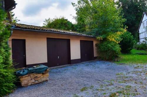 Garagen - 9 Zimmer Einfamilienhaus zum Kaufen in Diemelstadt