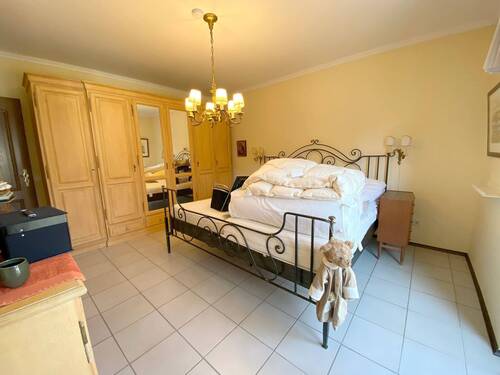 Schlafzimmer_1_EG_04.JPG - 