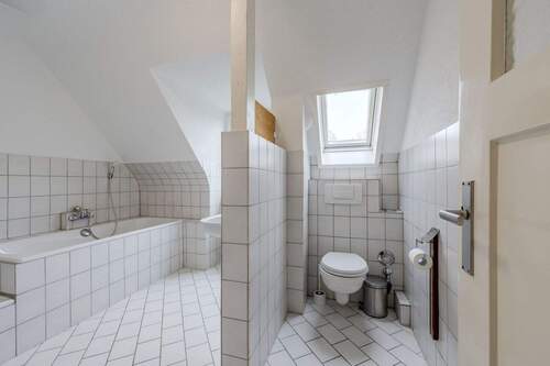 Tageslichtbad - 2 Zimmer Etagenwohnung zum Kaufen in Stuttgart Zuffenhausen