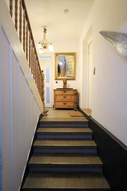 Treppenhaus-Eingang - **Exklusives Mehrfamilienhaus in Darmstadt-Bessungen - Historie trifft modernen Wohnkomfort**