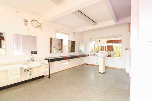 Friseurladen Vorderhaus - 