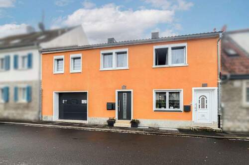 Außenansicht Haus - Charmantes Reihenmittelhaus mit Gartenhaus, Garage & flexibler Nutzung