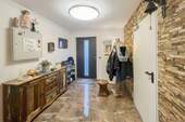 Eingangsbereich Haus EG - 5 Zimmer Reihenmittelhaus zum Kaufen in Albertshofen