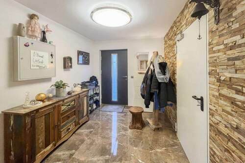 Eingangsbereich Haus EG - 5 Zimmer Reihenmittelhaus zum Kaufen in Albertshofen