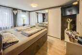 Schlafzimmer 1. OG - 5 Zimmer Reihenmittelhaus in Albertshofen