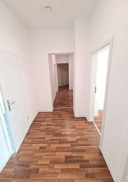 Flur - 4 Zimmer Etagenwohnung zur Miete in Chemnitz