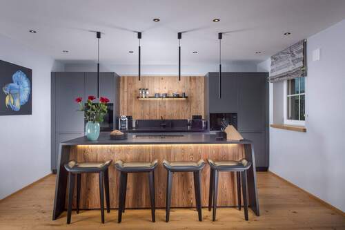 Küche mit Theke - 3 Zimmer Etagenwohnung in Bad Wiessee