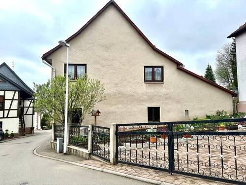 Bild 2 - 7 Zimmer Mehrfamilienhaus, Wohnhaus zum Kaufen in Floh-Seligenthal / Struth-Helmershof