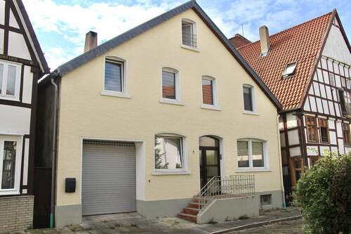 Hausansicht - 7 Zimmer Mehrfamilienhaus, Wohnhaus zum Kaufen in Bad Salzuflen