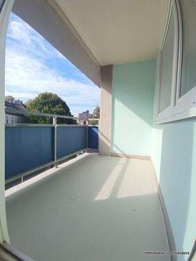 Balkon am Wohnzimmer - 3 Zimmer Etagenwohnung in Krefeld