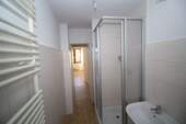 Bad mit Dusche - 