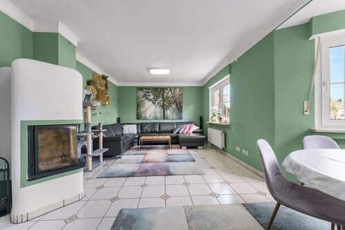 Wohnbereich mit Kamin - 6 Zimmer Einfamilienhaus zum Kaufen in Euskirchen