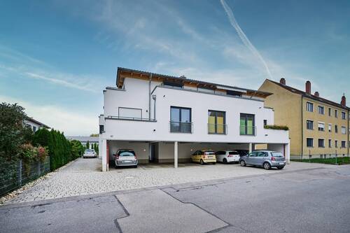 Eigentumswohnung Straubing Außenansicht - RESERVIERT - Neuwertige 3-Zimmer Wohnung mit Dachterrasse in Straubing!