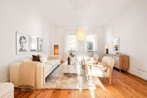 Wohnzimmer - Exklusive 4-Zi.-Altbauwohnung in Königstein - Park, Bach & Burgblick