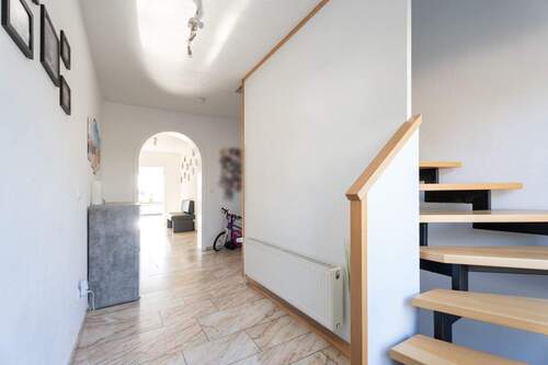 Eingangsbereich Flur - Einfamilienhaus mit 193,00 m&sup2; in Warstein zum Kaufen