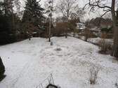 Blick in den verschneiten Garten - 