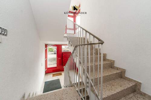 Treppenhaus - Etagenwohnung mit 104,10 m&sup2; in Freiberg am Neckar zum Kaufen