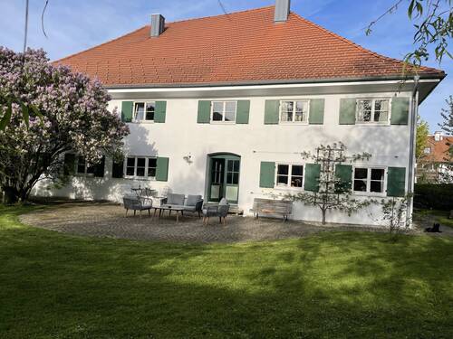 Hausansicht - 7 Zimmer Mehrfamilienhaus, Wohnhaus zum Kaufen in Bad Grönenbach