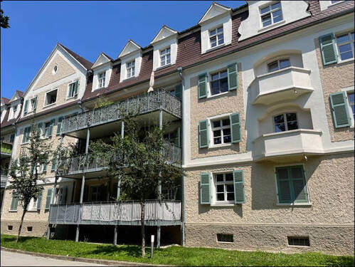 Objektansicht - Schnuckelige 2-Zimmer-Wohnung mit großem Süd-West-Balkon in den beliebten Hofgärten